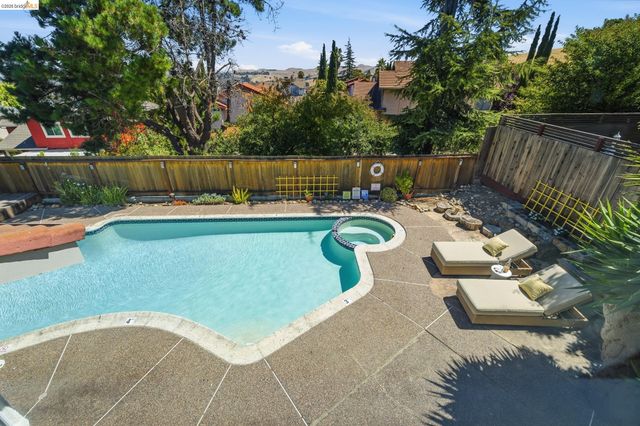 2137 Pheasant Dr, Hercules, CA 94547