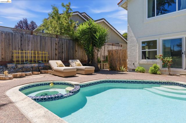 2137 Pheasant Dr, Hercules, CA 94547