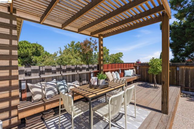 2137 Pheasant Dr, Hercules, CA 94547