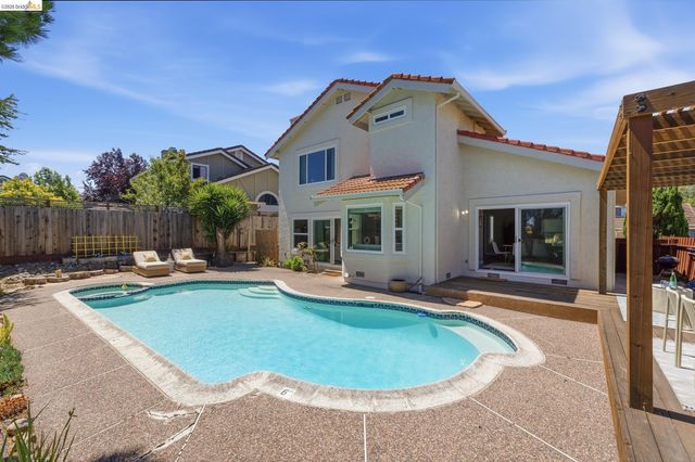 2137 Pheasant Dr, Hercules, CA 94547
