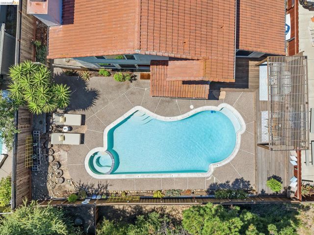 2137 Pheasant Dr, Hercules, CA 94547