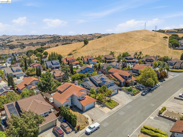 2137 Pheasant Dr, Hercules, CA 94547