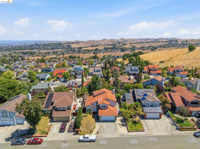 2137 Pheasant Dr, Hercules, CA 94547