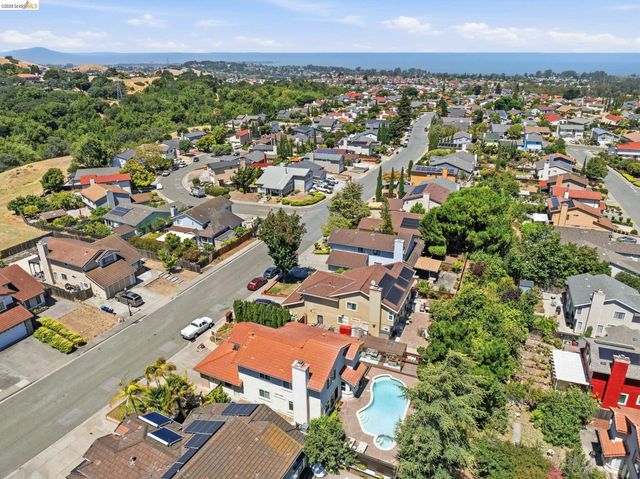 2137 Pheasant Dr, Hercules, CA 94547