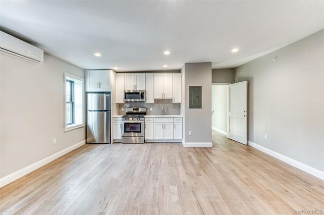 78 Roslyn Road 205, Mineola, NY 11501