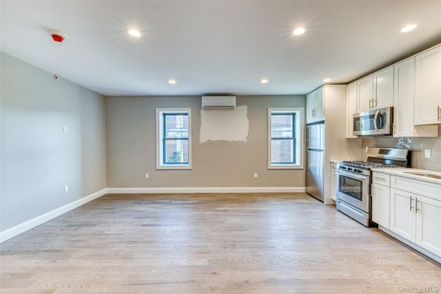78 Roslyn Road 205, Mineola, NY 11501