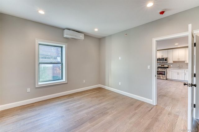 78 Roslyn Road 205, Mineola, NY 11501