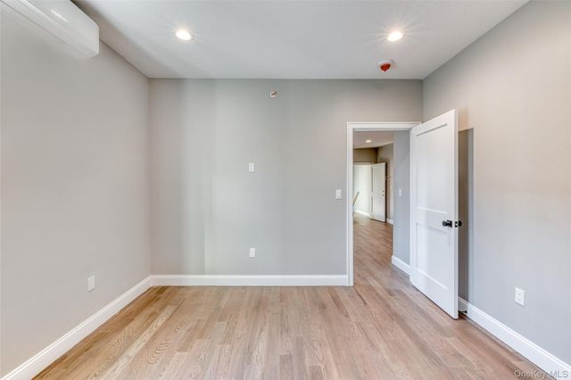 78 Roslyn Road 205, Mineola, NY 11501
