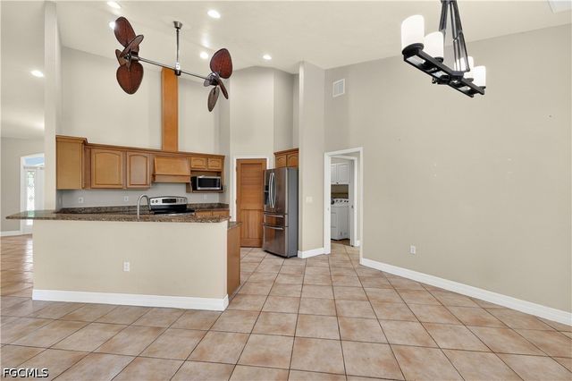 7930 Sandel Wood CIR W, Fort Myers, FL 33908