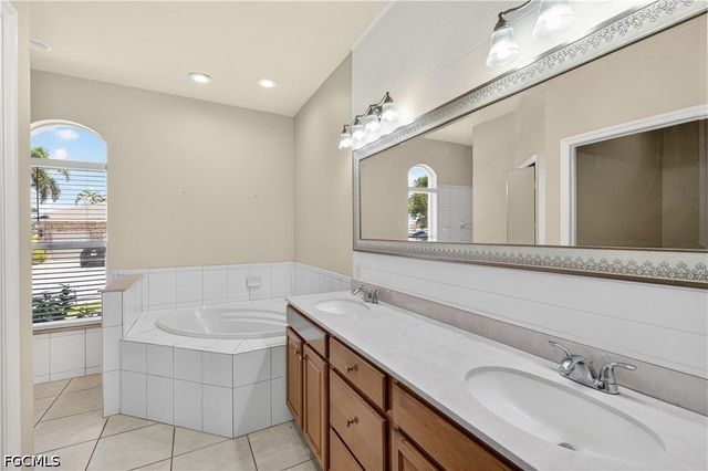 7930 Sandel Wood CIR W, Fort Myers, FL 33908