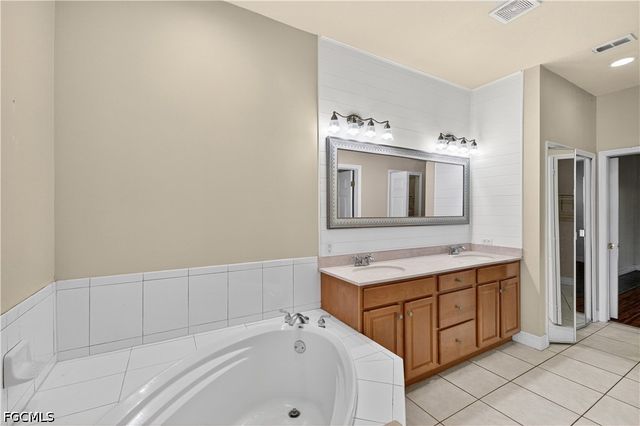 7930 Sandel Wood CIR W, Fort Myers, FL 33908