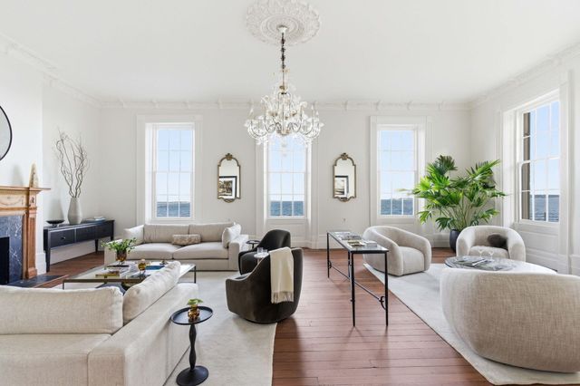 2 Water Street, Charleston, SC 29401