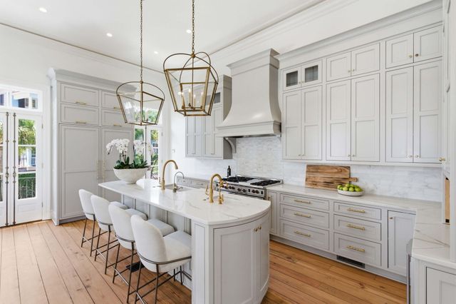 2 Water Street, Charleston, SC 29401