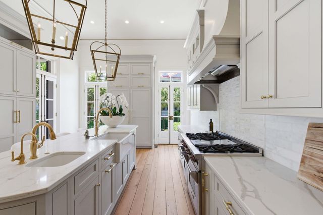 2 Water Street, Charleston, SC 29401