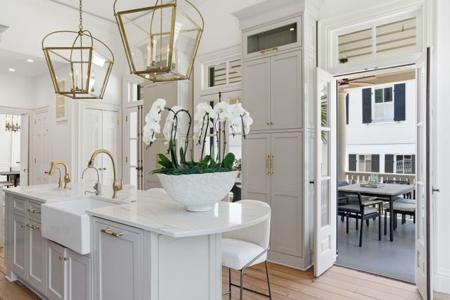 2 Water Street, Charleston, SC 29401