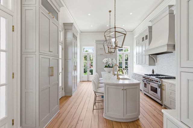 2 Water Street, Charleston, SC 29401