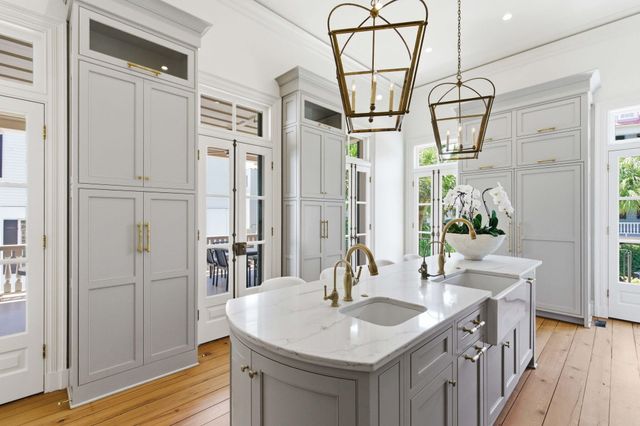 2 Water Street, Charleston, SC 29401