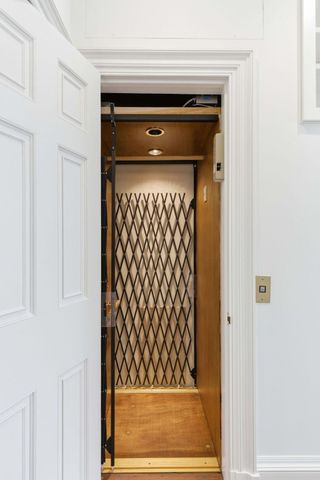 2 Water Street, Charleston, SC 29401