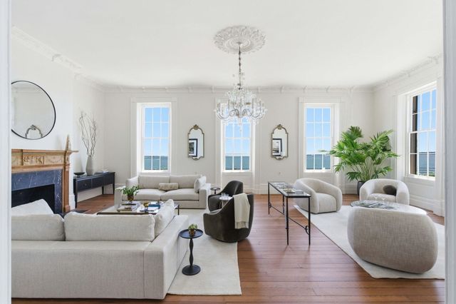 2 Water Street, Charleston, SC 29401