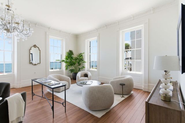 2 Water Street, Charleston, SC 29401