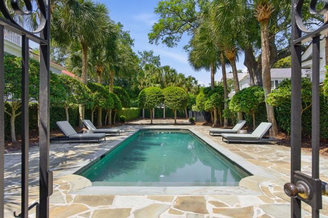 2 Water Street, Charleston, SC 29401