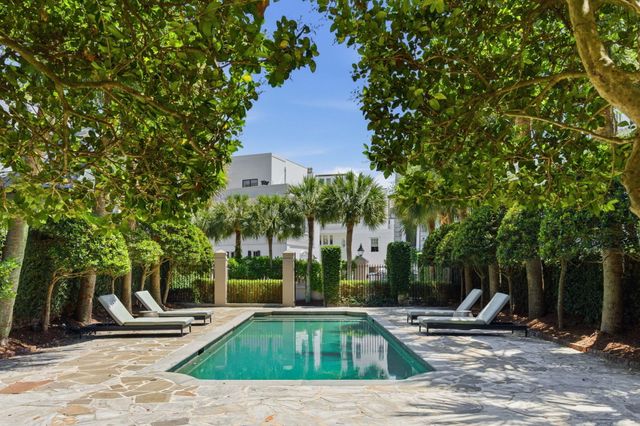2 Water Street, Charleston, SC 29401