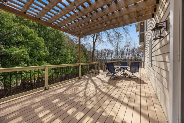 2020 Edgewood Court, Chanhassen, MN 55317