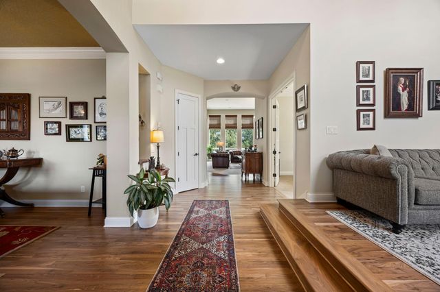 2020 Edgewood Court, Chanhassen, MN 55317