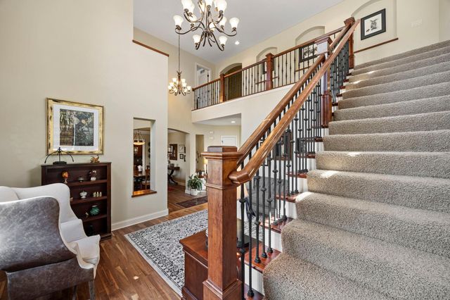 2020 Edgewood Court, Chanhassen, MN 55317