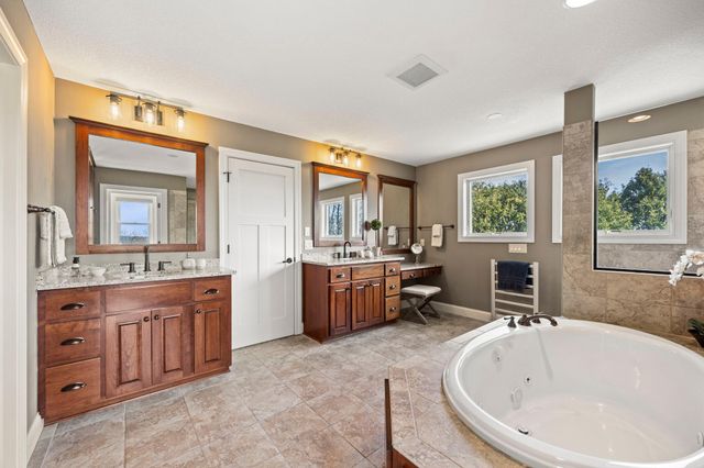2020 Edgewood Court, Chanhassen, MN 55317