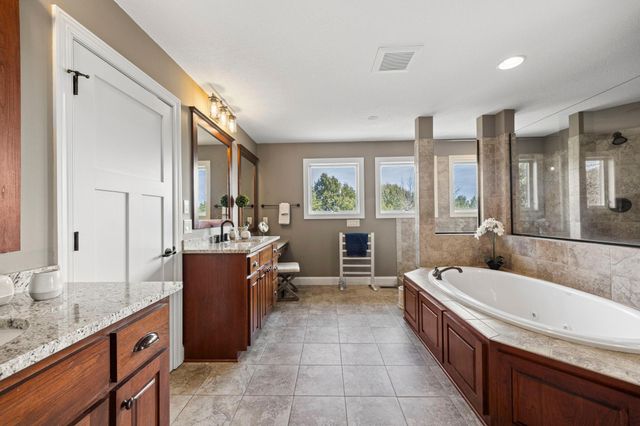 2020 Edgewood Court, Chanhassen, MN 55317