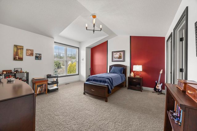 2020 Edgewood Court, Chanhassen, MN 55317