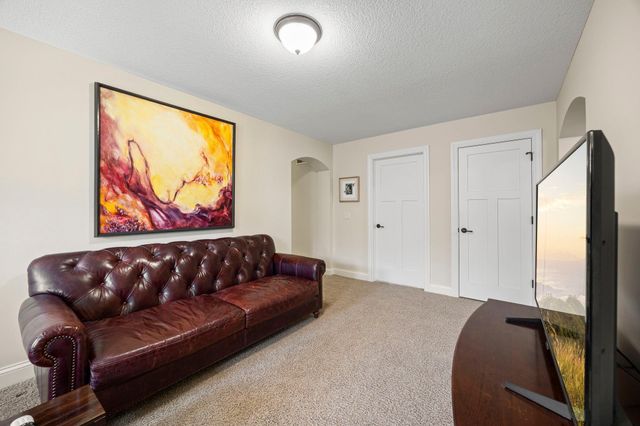 2020 Edgewood Court, Chanhassen, MN 55317
