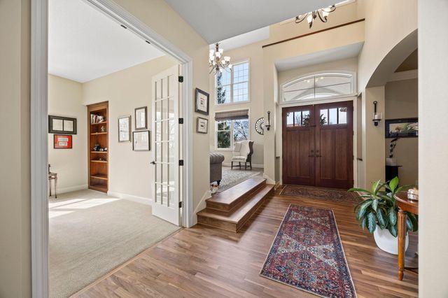 2020 Edgewood Court, Chanhassen, MN 55317