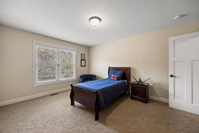 2020 Edgewood Court, Chanhassen, MN 55317