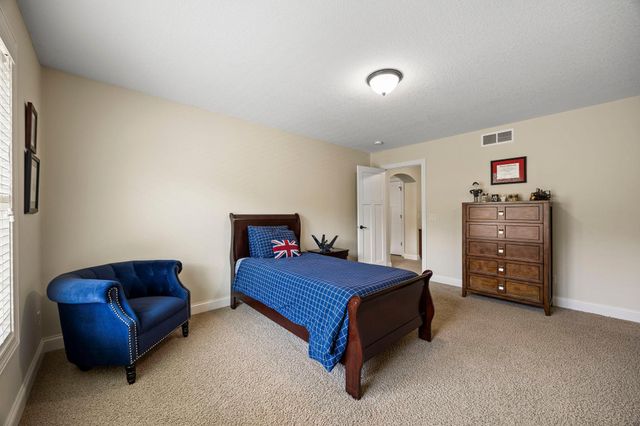 2020 Edgewood Court, Chanhassen, MN 55317