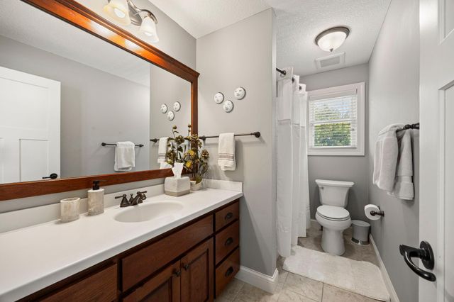 2020 Edgewood Court, Chanhassen, MN 55317