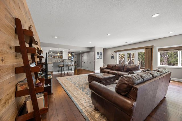 2020 Edgewood Court, Chanhassen, MN 55317