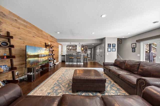 2020 Edgewood Court, Chanhassen, MN 55317