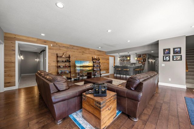 2020 Edgewood Court, Chanhassen, MN 55317