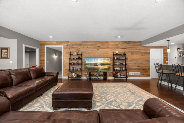 2020 Edgewood Court, Chanhassen, MN 55317