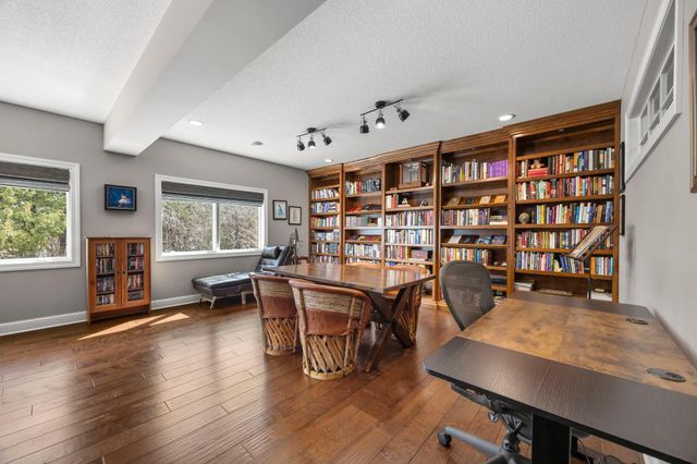 2020 Edgewood Court, Chanhassen, MN 55317