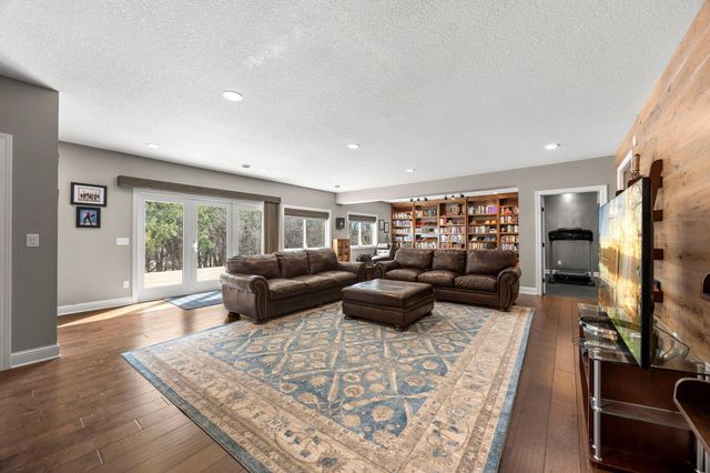 2020 Edgewood Court, Chanhassen, MN 55317