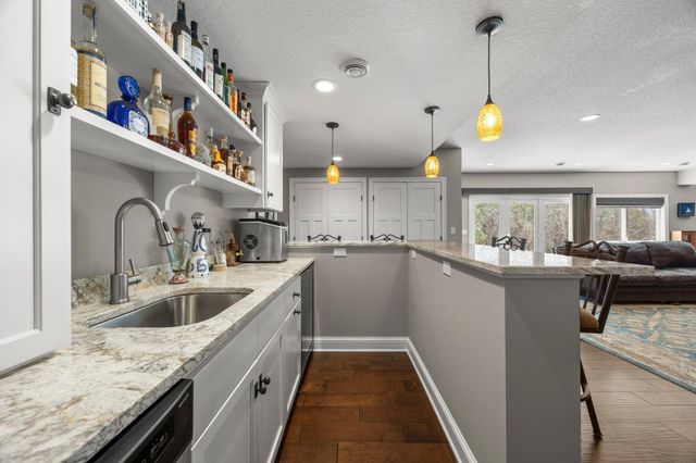 2020 Edgewood Court, Chanhassen, MN 55317