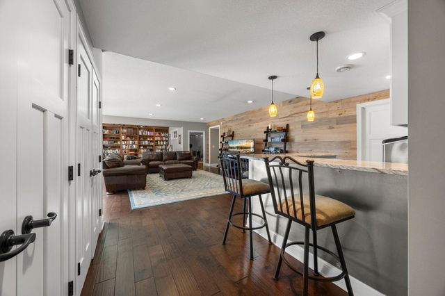2020 Edgewood Court, Chanhassen, MN 55317