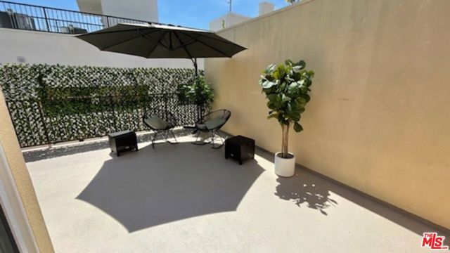 11807 DOROTHY Street 3, Los Angeles, CA 90049