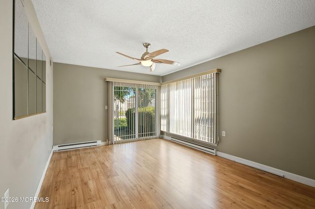 7 Greenwich Avenue, Manchester, NJ 08759