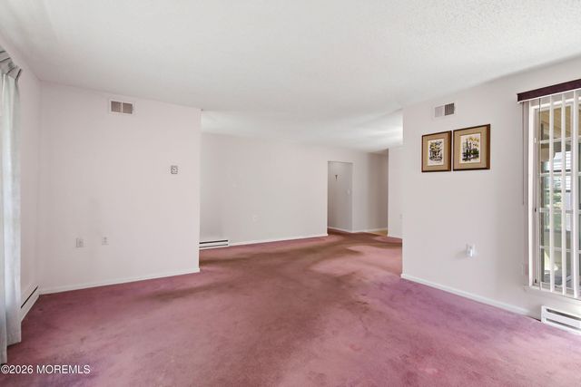 7 Greenwich Avenue, Manchester, NJ 08759