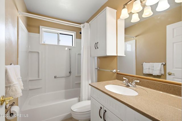 7 Greenwich Avenue, Manchester, NJ 08759