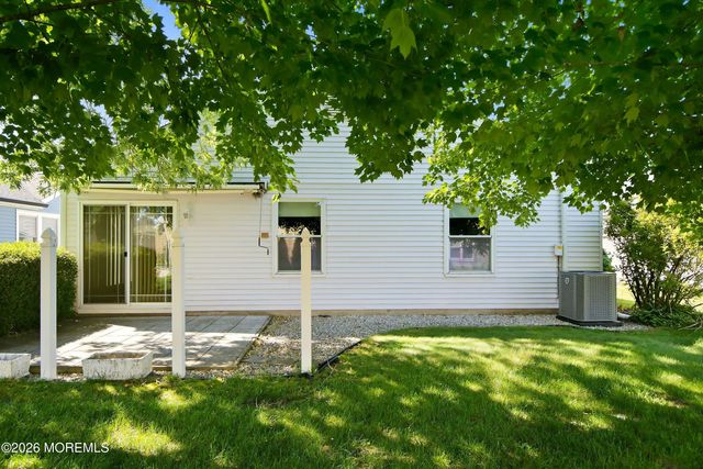 7 Greenwich Avenue, Manchester, NJ 08759